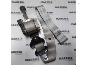 Begagnade Främre säkerhetsbälte, höger Renault Clio II (BB/CB) 1.6 16V Pris € 35,00 Marginaltabell erbjuds av Maresia Parts