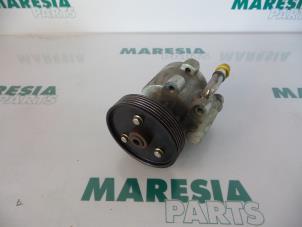 Gebruikte Stuurbekrachtiging Pomp Renault Scénic I (JA) 1.9 dCi Prijs € 50,00 Margeregeling aangeboden door Maresia Parts