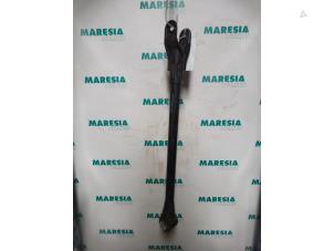 Gebruikte Draagarm rechts-achter Fiat Doblo (263) 1.3 D Multijet Euro 4 Prijs € 48,40 Inclusief btw aangeboden door Maresia Parts