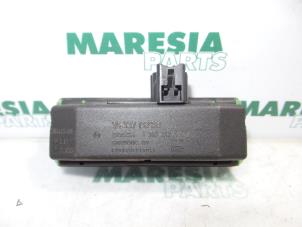 Używane Czujnik deszczu Peugeot 406 Break (8E/F) 2.2 16V Cena € 40,00 Procedura marży oferowane przez Maresia Parts