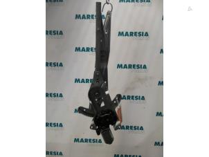 Begagnade Fönstermekanism, 2-dörrars, vänster fram Renault Kangoo (KC) 1.2 Pris € 50,00 Marginaltabell erbjuds av Maresia Parts