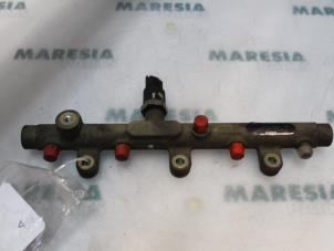 Gebruikte Injector brug Peugeot 206 SW (2E/K) 2.0 HDi Prijs € 50,00 Margeregeling aangeboden door Maresia Parts