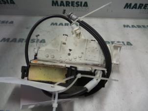Gebruikte Deurslot Mechaniek 4Deurs rechts-voor Peugeot 407 (6D) 2.0 HDiF 16V Prijs € 25,00 Margeregeling aangeboden door Maresia Parts