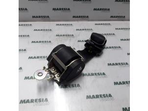 Begagnade Främre säkerhetsbälte, höger Renault Megane II (LM) 1.6 16V Pris € 25,00 Marginaltabell erbjuds av Maresia Parts