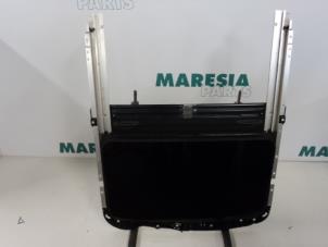 Gebruikte Schuifdak Peugeot 307 (3A/C/D) 1.6 16V Prijs € 157,50 Margeregeling aangeboden door Maresia Parts