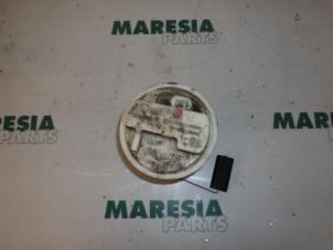 Gebruikte Brandstofpomp Elektrisch Renault Twingo (C06) 1.2 Prijs € 25,00 Margeregeling aangeboden door Maresia Parts