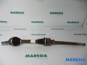 Gebruikte Aandrijfas rechts-voor Peugeot 407 SW (6E) 2.0 HDiF 16V Prijs € 60,00 Margeregeling aangeboden door Maresia Parts