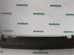 Używane Element zderzaka srodkowy tyl Fiat Doblo Cargo (223) 1.9 D Cena € 42,35 Z VAT oferowane przez Maresia Parts