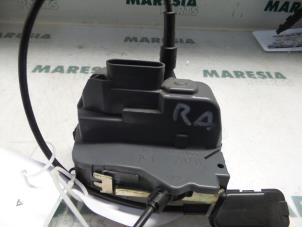 Begagnade Dörrmekanism, 4-dörrars, höger bak Renault Laguna II Grandtour (KG) 2.2 dCi 150 16V Pris € 30,00 Marginaltabell erbjuds av Maresia Parts