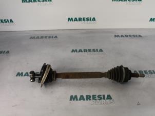 Używane Os napedowa lewy przód Renault Scénic I (JA) 1.6 16V Cena € 50,00 Procedura marży oferowane przez Maresia Parts