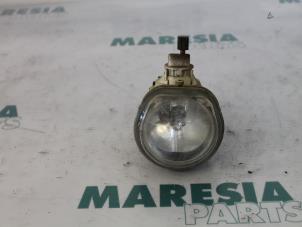 Gebruikte Mistlamp rechts-voor Fiat Multipla (186) 1.6 16V 100 SX,ELX Prijs € 15,00 Margeregeling aangeboden door Maresia Parts