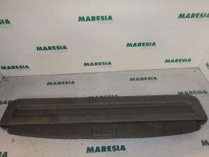 Begagnade Skydd, bagageutrymme Renault Laguna II Grandtour (KG) 3.0 V6 24V Pris € 30,00 Marginaltabell erbjuds av Maresia Parts