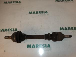 Używane Os napedowa lewy przód Citroen Xsara Break (N2) 1.8i 16V Exclusive Cena € 40,00 Procedura marży oferowane przez Maresia Parts