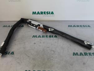 Używane Kurtyna lewa Renault Megane III Coupe (DZ) 2.0 16V RS Turbo Cena € 40,00 Procedura marży oferowane przez Maresia Parts