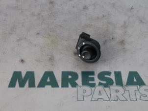 Begagnade Brytare (diverse) Renault Megane II (BM/CM) 1.6 16V Autom. Pris € 15,00 Marginaltabell erbjuds av Maresia Parts