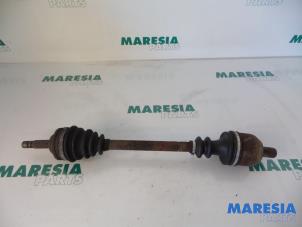 Gebruikte Homokineetas links-voor Renault Megane (EA) 2.0i Prijs € 30,00 Margeregeling aangeboden door Maresia Parts