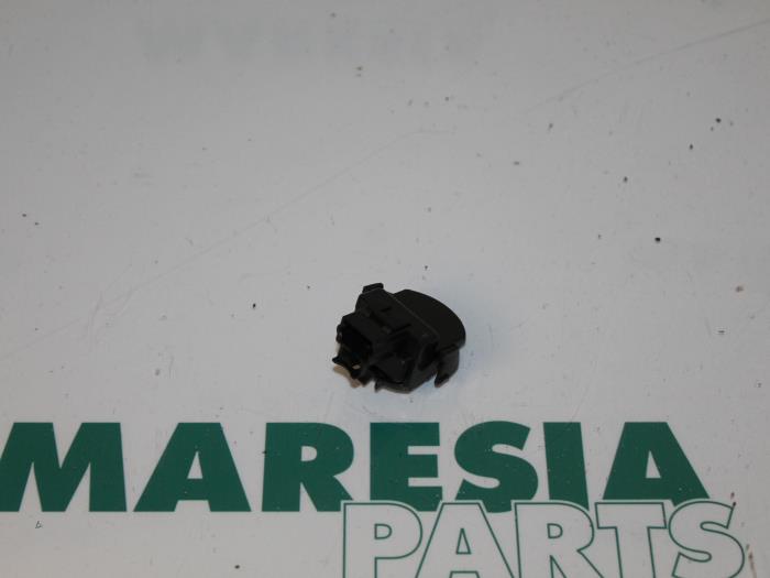 Lichtsensor van een Citroën C5 I Break (DE) 2.0 16V 2002