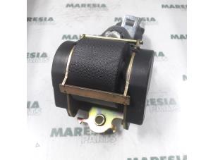 Gebruikte Veiligheidsgordel links-achter Renault Grand Scénic II (JM) 1.6 16V Prijs € 35,00 Margeregeling aangeboden door Maresia Parts