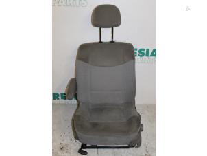 Gebruikte Voorstoel links Renault Espace (JK) 2.2 dCi 150 16V Grand Espace Prijs € 105,00 Margeregeling aangeboden door Maresia Parts