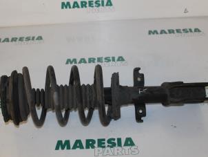 Gebruikte Schokdemperpoot rechts-voor Renault Espace (JK) 2.2 dCi 150 16V Grand Espace Prijs € 65,00 Margeregeling aangeboden door Maresia Parts