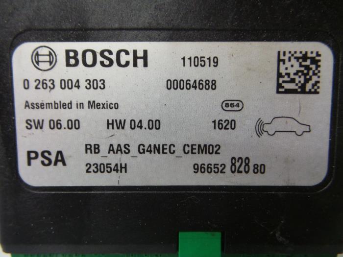 PDC-modul från en Peugeot 508 SW (8E/8U) 1.6 e-HDi 16V 2011
