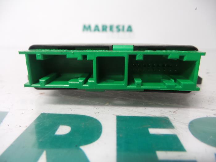 PDC-modul från en Peugeot 508 SW (8E/8U) 1.6 e-HDi 16V 2011