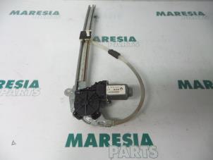 Begagnade Fönstermekanism för bakre dörr, 4-dörrars, höger Renault Laguna II Grandtour (KG) 2.0 16V Pris € 50,00 Marginaltabell erbjuds av Maresia Parts