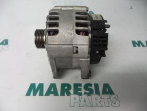 Gebruikte Dynamo Renault Laguna II (BG) 2.0 16V Prijs € 105,00 Margeregeling aangeboden door Maresia Parts