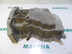 Begagnade Oljetråg Renault Clio III (BR/CR) 1.4 16V Pris € 40,00 Marginaltabell erbjuds av Maresia Parts