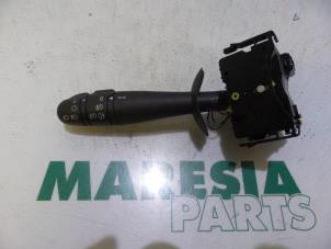 Gebruikte Knipperlicht Schakelaar Renault Espace (JK) 2.0 16V Turbo Prijs € 35,00 Margeregeling aangeboden door Maresia Parts