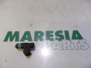 Gebruikte Injector (benzine injectie) Dacia Logan (LS) 1.6 16V Prijs € 20,00 Margeregeling aangeboden door Maresia Parts
