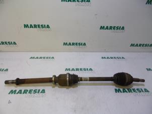 Używane Os napedowa prawy przód Renault Megane II Grandtour (KM) 1.5 dCi 85 Cena € 35,00 Procedura marży oferowane przez Maresia Parts