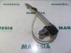 Begagnade Fönstermekanism för bakre dörr, 4-dörrars, vänster Renault Vel Satis (BJ) 2.0 16V Turbo Pris € 105,00 Marginaltabell erbjuds av Maresia Parts