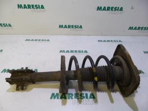 Gebruikte Schokdemperpoot links-voor Peugeot Expert (222/224) 2.0 HDi 90 Prijs € 50,00 Margeregeling aangeboden door Maresia Parts