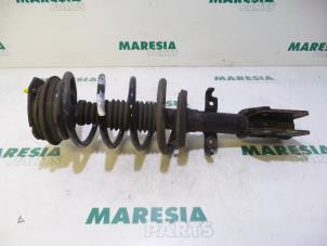 Gebruikte Schokdemperpoot rechts-voor Renault Espace (JK) 2.2 dCi 16V Prijs € 65,00 Margeregeling aangeboden door Maresia Parts