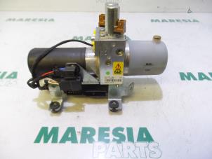 Gebruikte Cabriodak Motor Renault Megane II CC (EM) 1.6 16V Prijs € 262,50 Margeregeling aangeboden door Maresia Parts