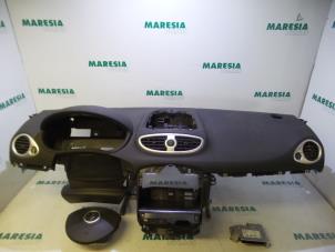 Gebruikte Airbag Set + Module Renault Clio III (BR/CR) 1.4 16V Prijs € 210,00 Margeregeling aangeboden door Maresia Parts