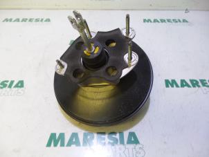 Begagnade Bromsservo Renault Clio III (BR/CR) 1.2 16V TCe 100 Pris € 50,00 Marginaltabell erbjuds av Maresia Parts