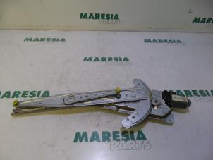 Begagnade Fönstermekanism, 2-dörrars, vänster fram Renault Kangoo (KC) 1.2 Pris € 60,50 Inklusive moms erbjuds av Maresia Parts