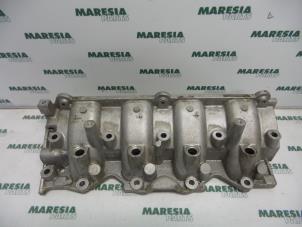 Gebruikte Spruitstuk Inlaat Renault Scénic I (JA) 2.0 16V Prijs € 40,00 Margeregeling aangeboden door Maresia Parts