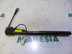 Begagnade Bältessträckare, höger Renault Modus/Grand Modus (JP) 1.2 16V Pris € 35,00 Marginaltabell erbjuds av Maresia Parts