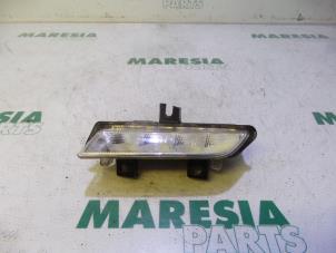 Gebruikte Dagrijverlichting links Renault Clio IV (5R) 1.5 Energy dCi 90 FAP Prijs € 29,99 Margeregeling aangeboden door Maresia Parts