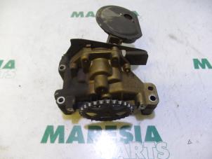 Używane Pompa oleju Citroen Berlingo Cinqspace, Multispace 1.8 Cena € 50,00 Procedura marży oferowane przez Maresia Parts