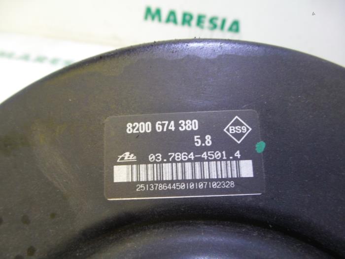 Bromsservo från en Renault Clio III (BR/CR) 1.2 16V 75 2007