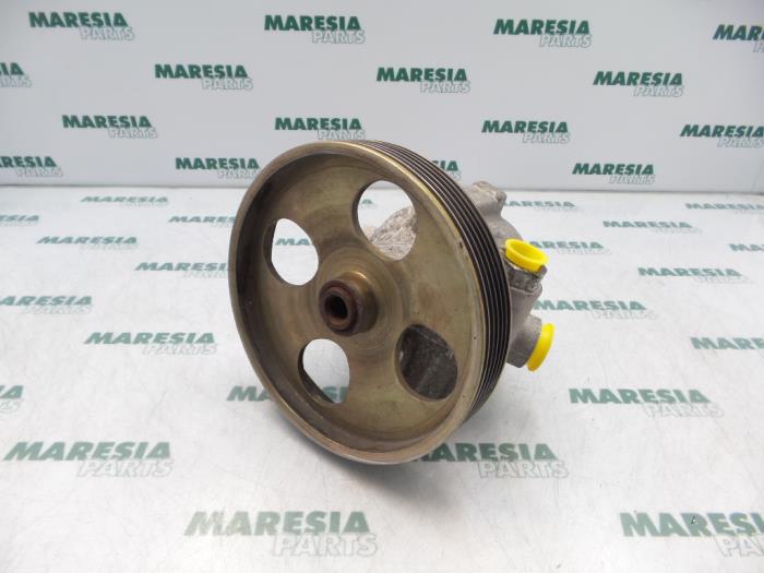 Servostyrningspump från en Peugeot 206 (2A/C/H/J/S) 1.6 XS,XT 2000
