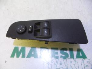 Używane Przelacznik combi okienny Fiat Grande Punto (199) 1.3 JTD Multijet 16V 85 Actual Cena € 35,00 Procedura marży oferowane przez Maresia Parts