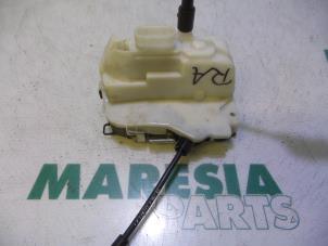 Begagnade Dörrmekanism, 4-dörrars, höger bak Renault Laguna II Grandtour (KG) 1.9 dCi 110 Pris € 30,00 Marginaltabell erbjuds av Maresia Parts