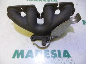 Begagnade Avgasgrenrör Renault Clio III (BR/CR) 1.2 16V TCe 100 Pris € 60,00 Marginaltabell erbjuds av Maresia Parts