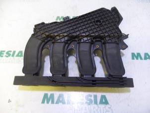 Gebruikte Spruitstuk Inlaat Fiat Stilo (192A/B) 1.6 16V 3-Drs. Prijs € 35,00 Margeregeling aangeboden door Maresia Parts