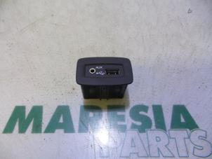 Używane Radio Rózne Renault Grand Scénic III (JZ) 1.5 dCi 110 Cena € 19,95 Procedura marży oferowane przez Maresia Parts